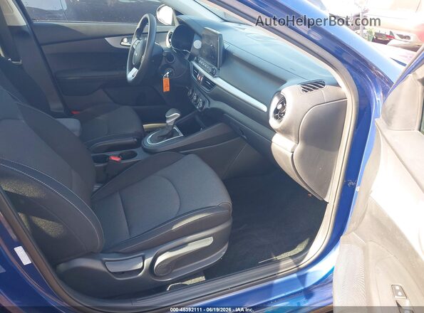 3KPF24AD2RE761436 2024 KIA FORTE Blue Widok wnętrza z przodu
