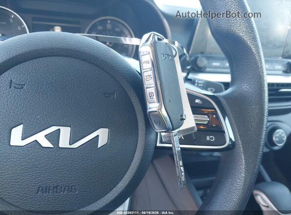 3KPF24AD2RE761436 2024 KIA FORTE Blue Widok deski rozdzielczej