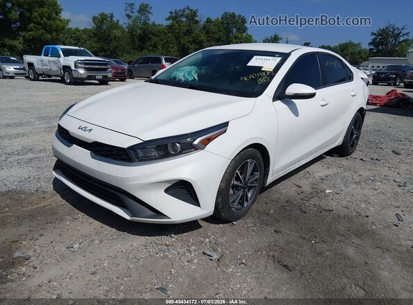 3KPF24AD2RE837317 2024 KIA FORTE White Front left