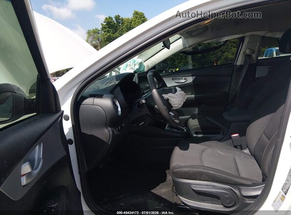3KPF24AD2RE837317 2024 KIA FORTE White Front interior view