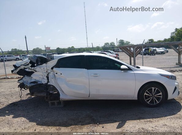 3KPF24AD2RE837317 2024 KIA FORTE White 360 interior view