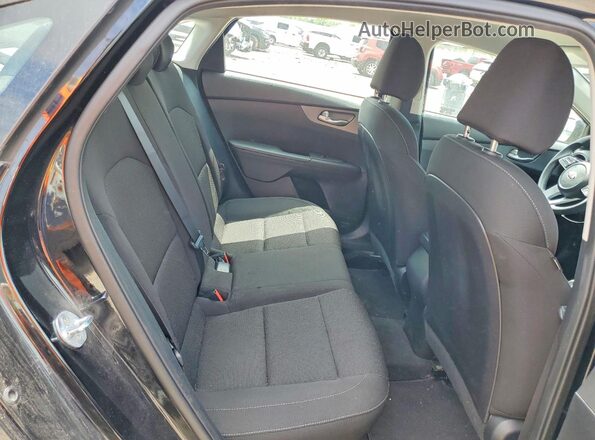 3KPF24AD3ME374144 2021 KIA FORTE Black Vista de los asientos traseros