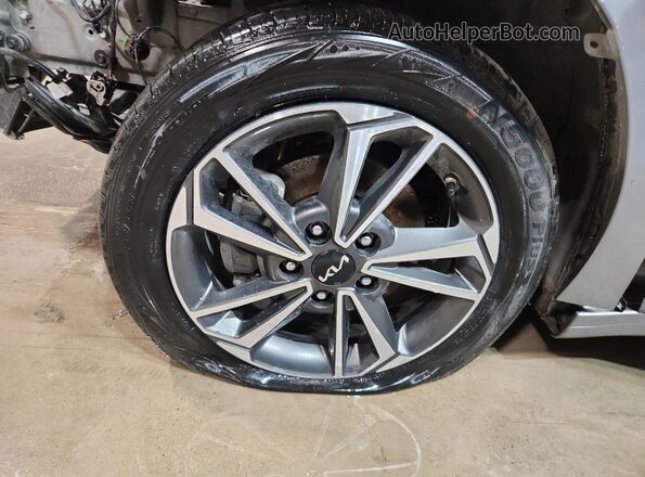 3KPF24AD3PE548721 2023 KIA FORTE Silver 