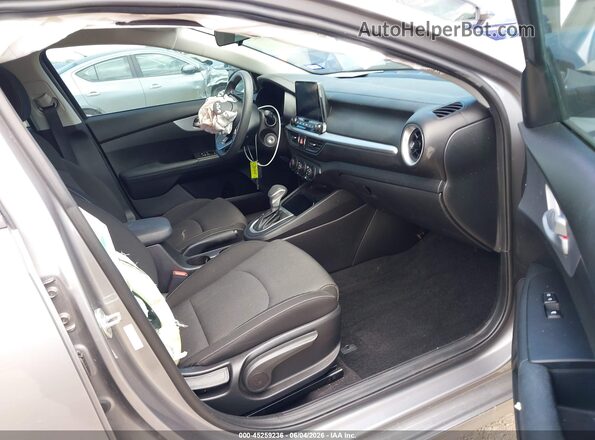 3KPF24AD3PE566510 2023 KIA FORTE Silver წინა სალონის ხედი