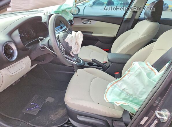 3KPF24AD3PE679678 2023 KIA FORTE Charcoal Widok wnętrza z przodu