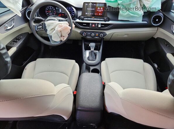 3KPF24AD3PE679678 2023 KIA FORTE Charcoal Widok deski rozdzielczej