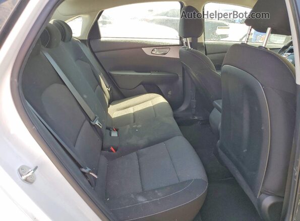3KPF24AD3RE690571 2024 KIA FORTE White 