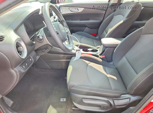 3KPF24AD3RE710124 2024 KIA FORTE Красный Вид салона спереди