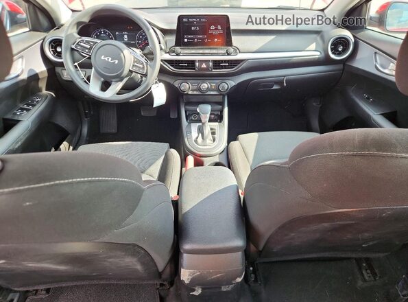 3KPF24AD3RE710124 2024 KIA FORTE Красный Вид панели приборов