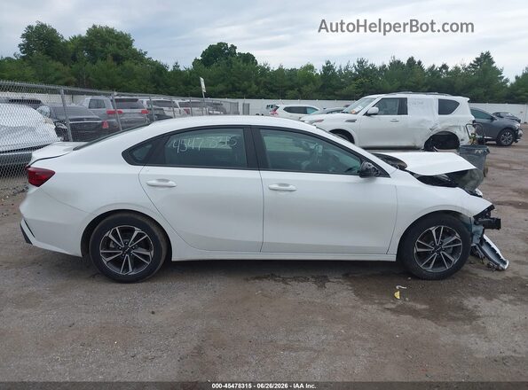 3KPF24AD3RE737758 2024 KIA FORTE White Vista interior de 360 grados
