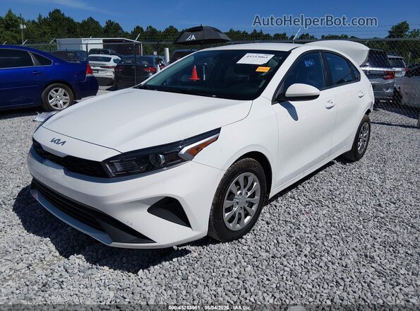 3KPF24AD3RE811583 2024 KIA FORTE White Front left