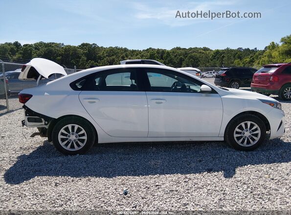3KPF24AD3RE811583 2024 KIA FORTE White Rear interior view