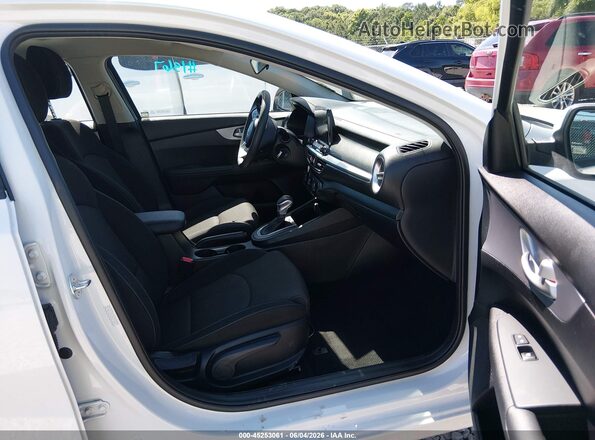 3KPF24AD3RE811583 2024 KIA FORTE White Front interior view