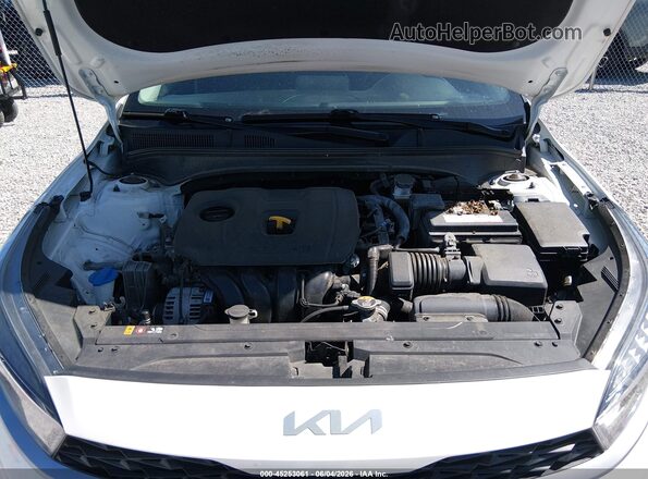 3KPF24AD3RE811583 2024 KIA FORTE White Rear view