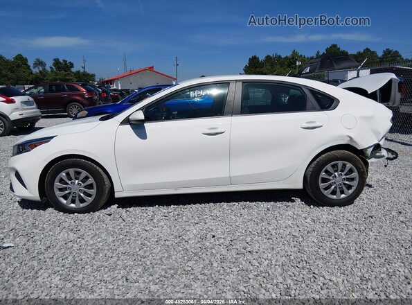 3KPF24AD3RE811583 2024 KIA FORTE White 360 interior view