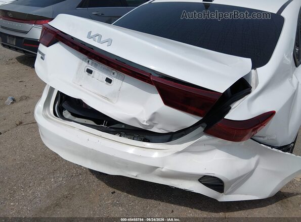 3KPF24AD3RE824317 2024 KIA FORTE White Front view