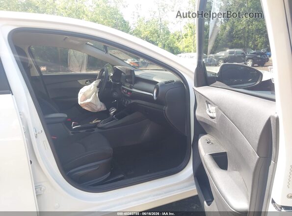3KPF24AD4ME287479 2021 KIA FORTE White Front interior view
