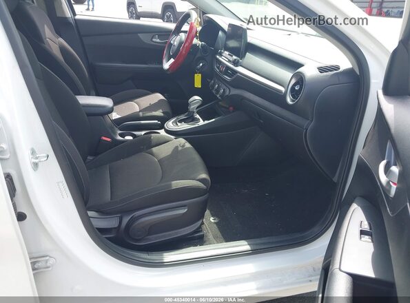 3KPF24AD4ME292276 2021 KIA FORTE White Սալոնի դիմացի տեսք