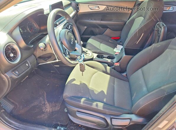 3KPF24AD4PE558688 2023 KIA FORTE Silver 