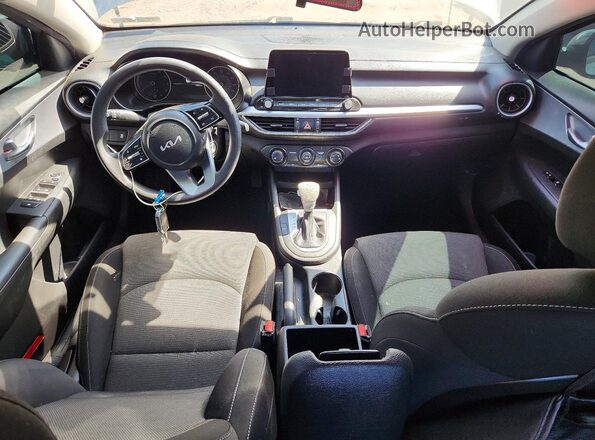 3KPF24AD4PE558688 2023 KIA FORTE Silver 