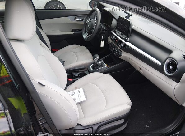 3KPF24AD4PE590833 2023 KIA FORTE Black Вид салону спереду