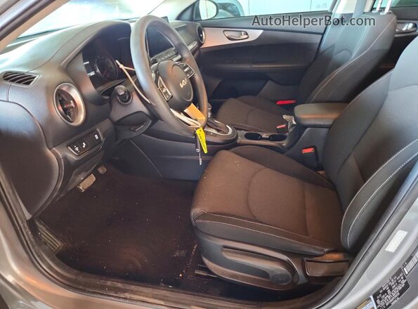 3KPF24AD4PE594168 2023 KIA FORTE Gray 