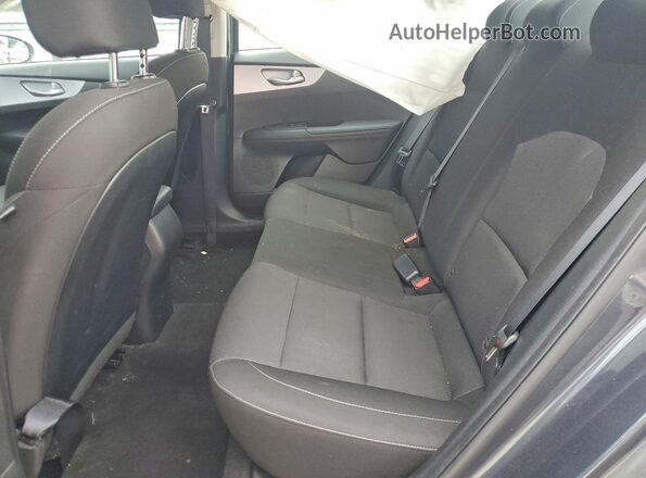 3KPF24AD4RE698095 2024 KIA FORTE Silver Widok tylnych siedzeń