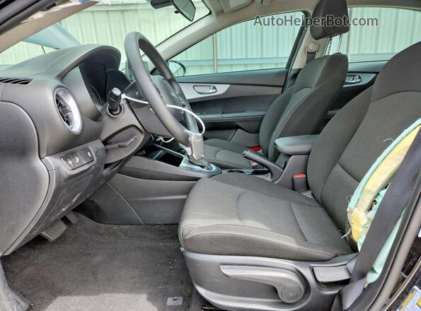 3KPF24AD4RE824889 2024 KIA FORTE Черный Вид салона спереди