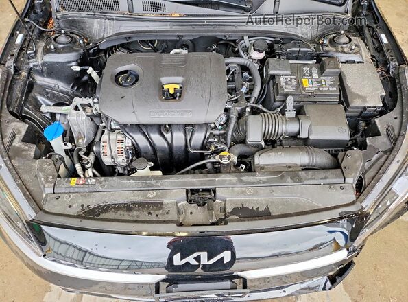 3KPF24AD4RE835987 2024 KIA FORTE Black Vista interior trasera