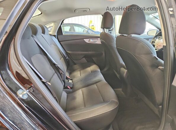3KPF24AD4RE835987 2024 KIA FORTE Black Vista de los asientos traseros