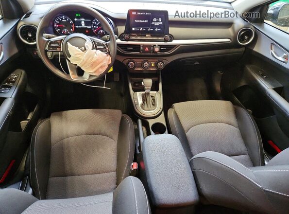 3KPF24AD4RE835987 2024 KIA FORTE Black Vista del salpicadero