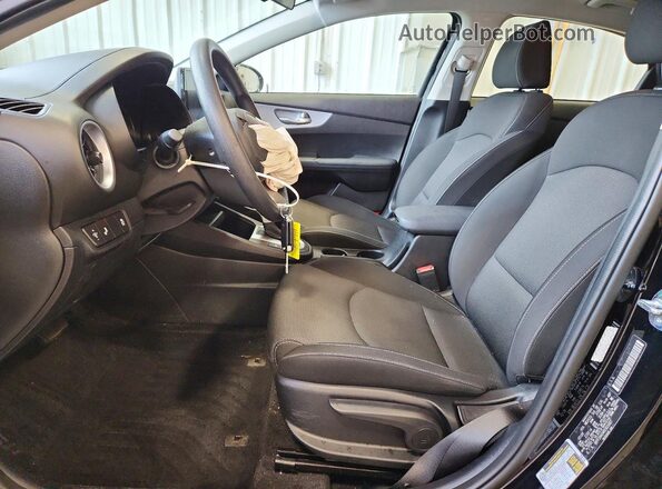 3KPF24AD4RE835987 2024 KIA FORTE Black Vista interior delantera