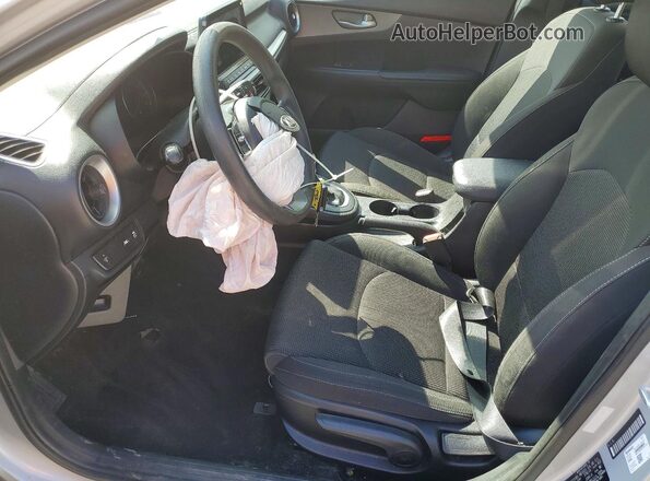 3KPF24AD5KE059648 2019 KIA FORTE Silver Front interior view