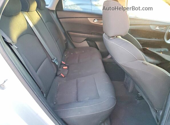 3KPF24AD5KE095016 2019 KIA FORTE Silver Вид задніх сидінь