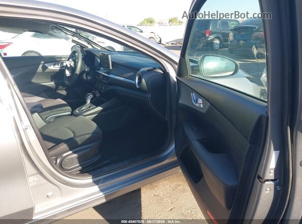 3KPF24AD5NE482508 2022 KIA FORTE Silver Widok wnętrza z przodu