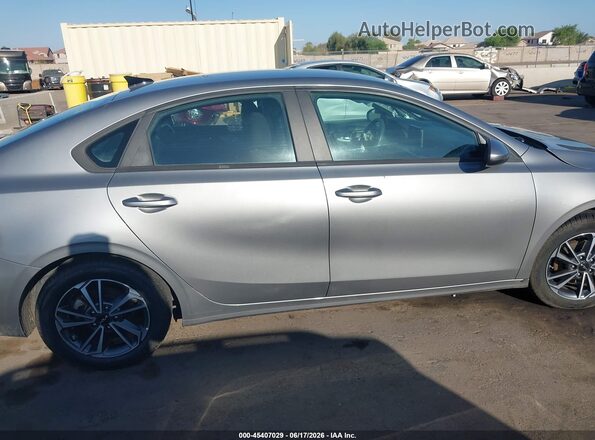 3KPF24AD5NE482508 2022 KIA FORTE Silver Widok wnętrza 360 stopni