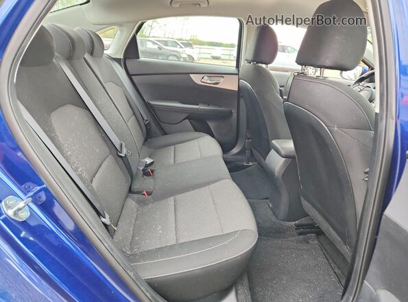 3KPF24AD5NE499745 2022 KIA FORTE Blue Widok tylnych siedzeń