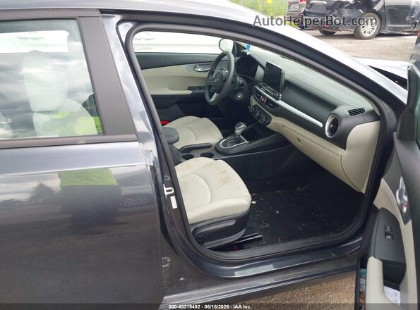 3KPF24AD5PE555301 2023 KIA FORTE Gray Вид салону спереду
