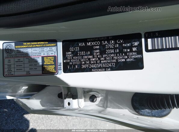 3KPF24AD5PE602472 2023 KIA FORTE White Widok komory silnika