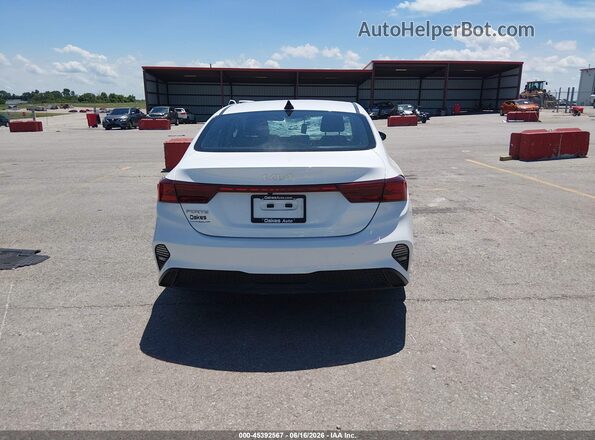 3KPF24AD5PE602472 2023 KIA FORTE White 