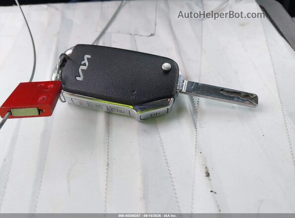 3KPF24AD5RE746073 2024 KIA FORTE Red Vista del salpicadero
