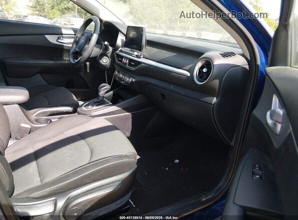 3KPF24AD5RE762970 2024 KIA FORTE Blue Вид салону спереду