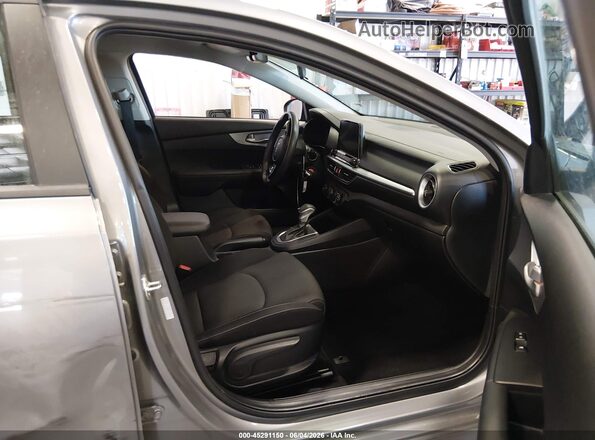 3KPF24AD5RE763746 2024 KIA FORTE Silver Vista interior delantera