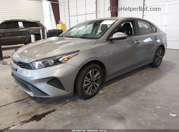 3KPF24AD5RE763746 2024 KIA FORTE Silver Vista tres cuartos delantera izquierda