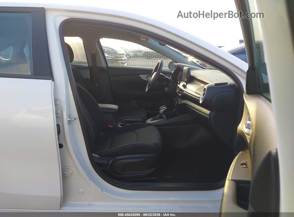 3KPF24AD5RE769160 2024 KIA FORTE White 