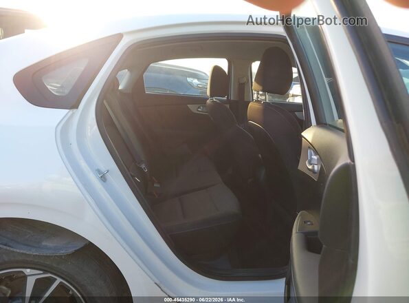3KPF24AD5RE769160 2024 KIA FORTE White 