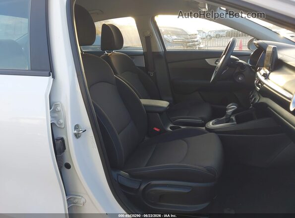 3KPF24AD5RE769160 2024 KIA FORTE White 