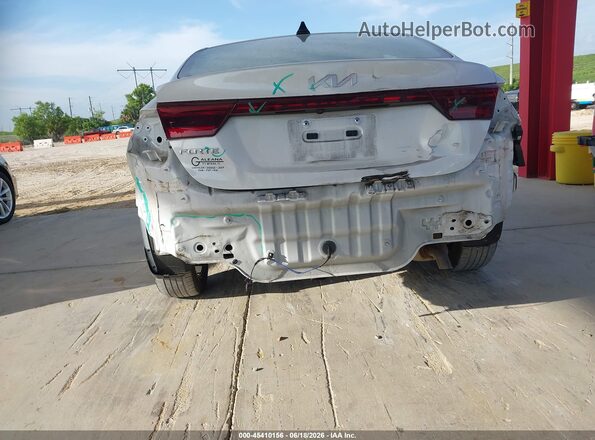 3KPF24AD5RE775833 2024 KIA FORTE White Widok z przodu