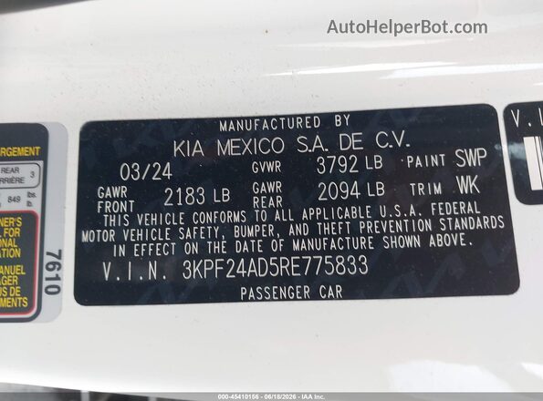 3KPF24AD5RE775833 2024 KIA FORTE White Widok komory silnika