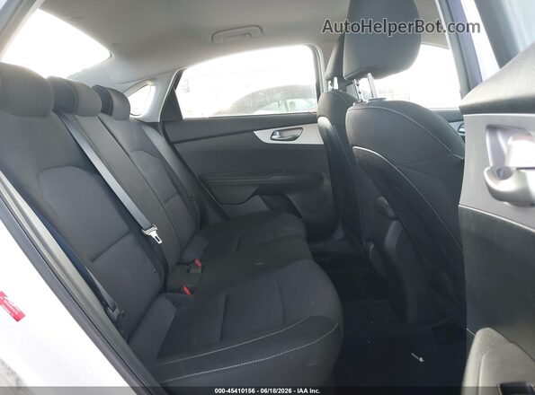 3KPF24AD5RE775833 2024 KIA FORTE White Widok naklejki z numerem VIN